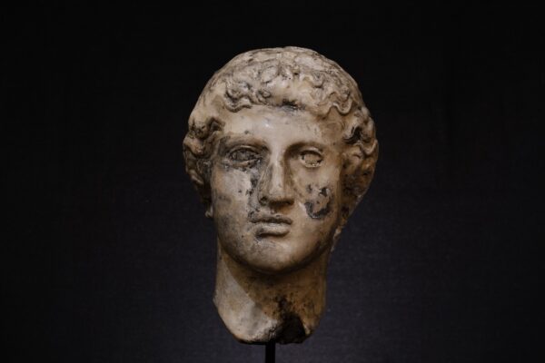 Scultura “Afrodite” di Alessandro La Motta